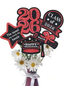 Conjunto de 5 enfeites de papel para vasos com o tema da formatura de 2026. Ideais para decoração de festas e cerimônias de formatura. Perfeitos para montar seu próprio vaso. Perfeitos para parabenizar os formandos de 2026 pela formatura, decoração de casa e de quarto. Centro de mesa para festa de formatura, lembrancinha para a turma, painel de fundo para festa de formatura e presente de formatura. - multicolorido - Ver 5