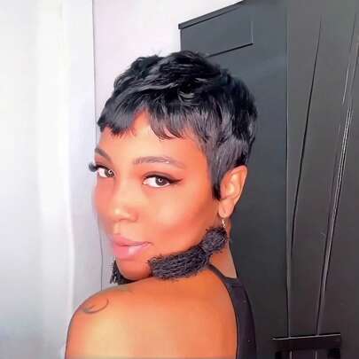 Tóc giả ngắn màu đen 1B cho nữ, tóc giả ngắn bằng tóc thật cho nữ da đen, tóc giả pixie nhiều lớp có mái, tóc giả không cần keo dán, không có ren phía trước, tóc giả nhiều lớp hoàn toàn bằng máy, tóc thật thẳng, dễ đội, thích hợp làm quà tặng tình yêu, Giáng sinh, Ngày Valentine, sử dụng hàng ngày.