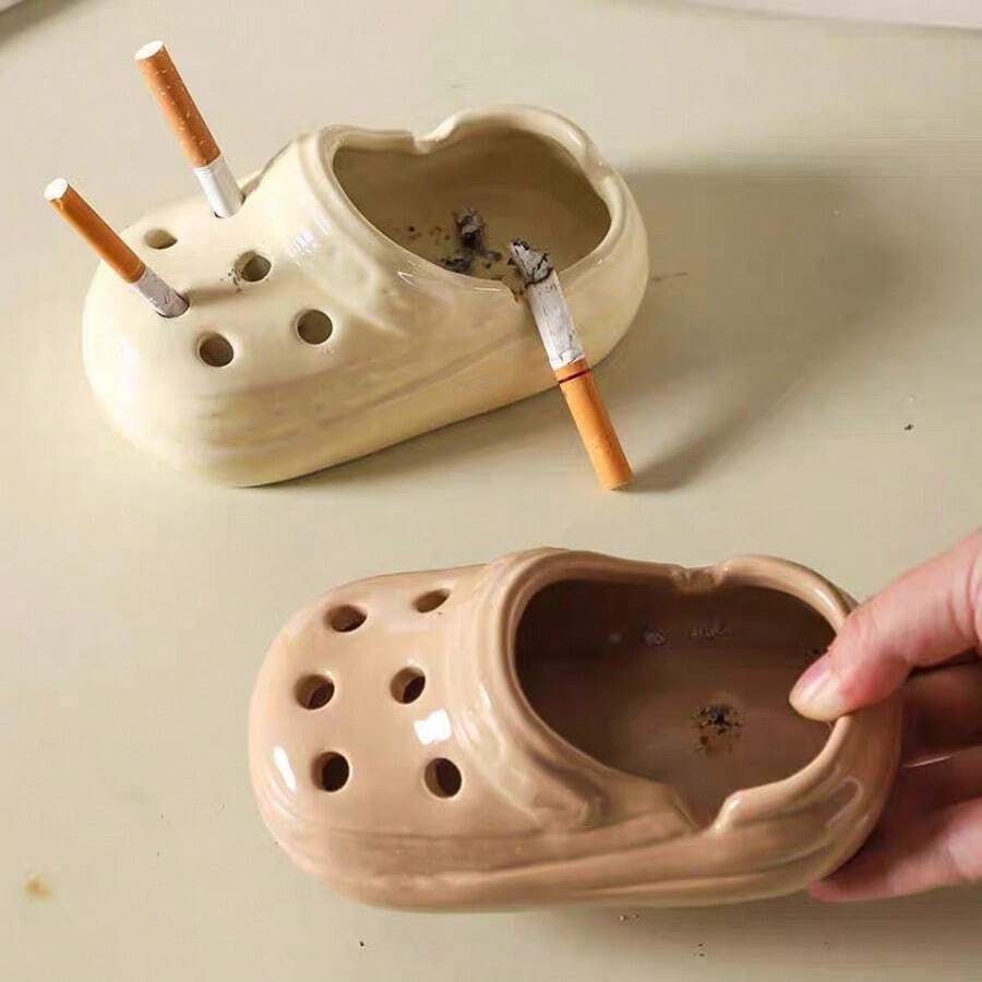 造型别致的镂空鞋型烟灰缸，可爱便携的桌面无烟烟灰缸，适合室内外家居、庭院、办公室等场所，酷炫的雪茄烟灰缸，男女皆宜的手工礼品
