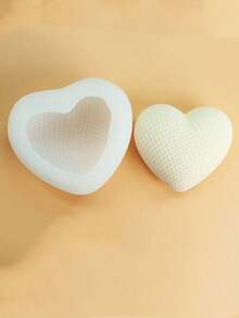 1pc 2-Inch Grid Heart Shaped Silicone Candle Mold, DIY Grid Heart Shaped Scented Candle Silicone Mold, Valentine's Day Heart Shaped Silicone Mold - White - View 5