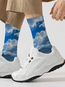 1双360男士袜子——趣味十足的全幅印花，图案包括云朵、树叶、山脉和公路，柔软舒适，弹性极佳。这款时尚休闲的街头嘻哈风360袜子，非常适合作为压缩袜、情人节礼物或宽松的孕妇袜。 - 彩色 - 查看 1