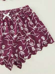 Bộ đồ ngủ gồm áo hai dây và quần short in hình bàn tay xương. - Màu tím - Xem 4
