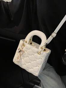 Bolsa feminina elegante com estampa de losangos, modelo casual coreano, estilo ombro e transversal, bolsa pequena e exclusiva, inspirada na Princesa Diana com laço de pérolas, perfeita para casamentos e noivas. - Branco - Ver 6