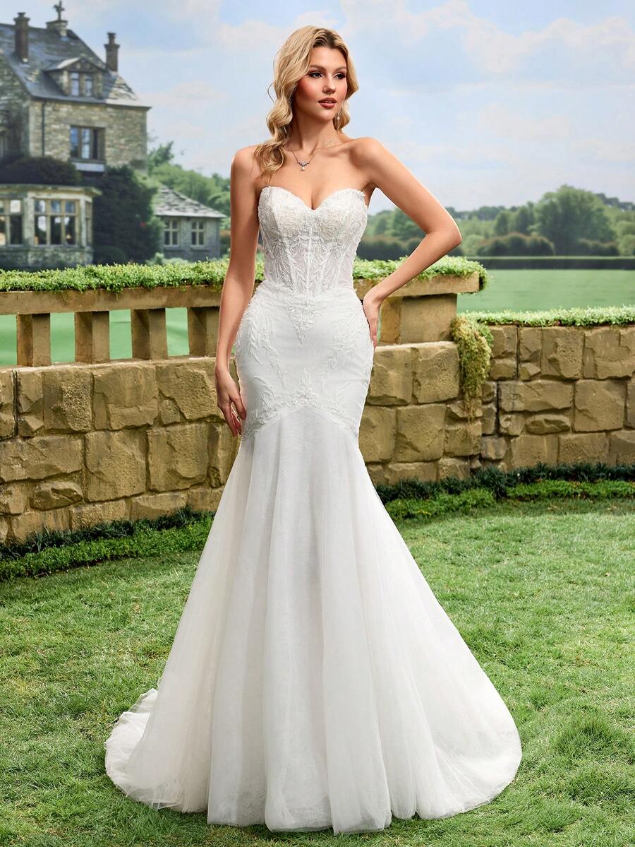 鱼尾婚纱、新娘主头纱、无肩带刺绣网纱拖尾婚纱、白色婚纱、教堂婚礼礼服、私人婚礼礼服