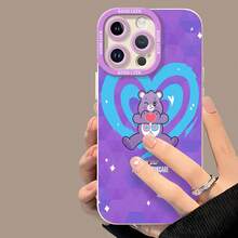 Las fundas para teléfono con diseño de Osito Amoroso Morado con corazones son compatibles con , Apple, VIVO, OPPO, , Transsion, ,  y Honor. Fabricadas en silicona TPU, ofrecen protección contra golpes y caídas. - Blanco - Ver 4