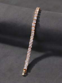 1 pièce Bracelet chaîne de tennis entièrement pavé de diamants dorés, disponible en plusieurs tailles. Accessoire polyvalent et délicat pour femmes avec des pierres de zircone densément montées qui brillent magnifiquement sous la lumière. Design minimaliste mais luxueux, convenant à diverses occasions - Or jaune - Voir 3
