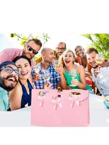 6个粉色蝴蝶结礼品袋，带提手，纸质翻盖袋，适用于派对礼物、母亲节、婚礼、生日、婴儿派对、毕业典礼等场合，尺寸为8.26 x 5.7 x 2.36英寸 - 查看 6