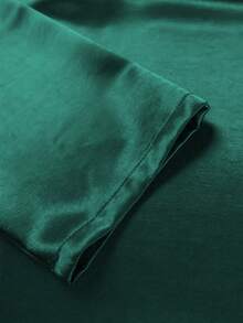 GloMan 男士优雅缎面垂领长袖衬衫。光滑亮泽的缎面面料，触感柔软高级，尽显奢华气质。易于打理，适合日常穿着、周末郊游、社交聚会等场合。圣诞节和新年送给男友或丈夫的绝佳礼物，也是母亲节的理想之选。 - 綠色 - 查看 9