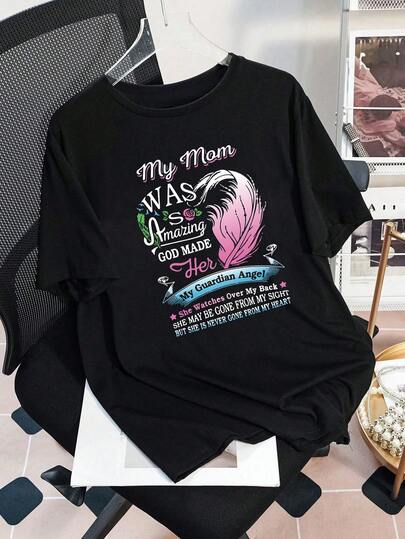 Áo thun nữ tay ngắn cổ tròn kiểu dáng thường ngày với thiết kế và khẩu hiệu kỷ niệm "Mẹ tôi là tuyệt nhất, Chúa đã biến mẹ thành thiên thần hộ mệnh của tôi", thích hợp cho mùa xuân, hè, thu. Màu đen.