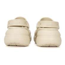 Crocs 5.2厘米鞋跟经典泡泡脚凉鞋，舒适轻便灵活休闲鞋，夏季休闲穿着，运动，日常通勤，休闲鞋，款式编号：207521-2Y2 - 骨白色 - 查看 9
