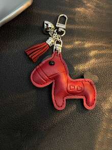 Yogodlns Accesorio de llavero con cadena de cuero sintético, gancho metálico y flecos ondulantes, decoración de llavero con encanto de cuero animal de caballo, llavero de poni de dibujos animados lindo de cuero sintético, decoración de bolso de diseñador de lujo - Multicolor - Ver 10