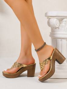 女士金色人字拖，波西米亚风仿亚麻绳底，坡跟厚底人字拖。时尚春夏一体式高跟凉鞋，度假风厚底高跟凉鞋。适合日常穿着、派对、度假、聚会、宴会、婚礼、时装秀等场合。可搭配吊带背心、T恤、衬衫、比基尼、裙子、连衣裙、短裤等。 - 金色 - 查看 3