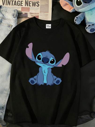 Disney Áo thun nam tay ngắn cổ tròn, kiểu dáng thường ngày, in hình hoạt hình ghép mảnh, phù hợp mặc hàng ngày trong mọi mùa. Áo thun in hình dành cho nam, trang phục nam.