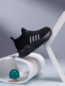 2026 Nuevos zapatos deportivos de moda casual para niños, transpirables, suaves, cómodos y resistentes al olor, con suelas ligeras y duraderas que absorben los golpes, adecuados para interiores/exteriores, zapatillas de correr para adolescentes - Negro - Ver 8