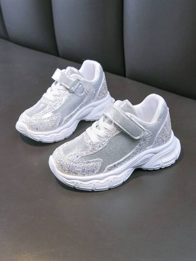 1双女童春秋季时尚运动鞋，几何图案拼接设计，柔软运动鞋底，适合学生日常、校园、户外穿着。