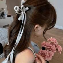 ガーリー ロングリボンクリップ シルバー バレエ風 シャーククリップ ヘアアレンジ 半束ね 全アップ 可愛い ヘアアクセ - AA - チェックする 4