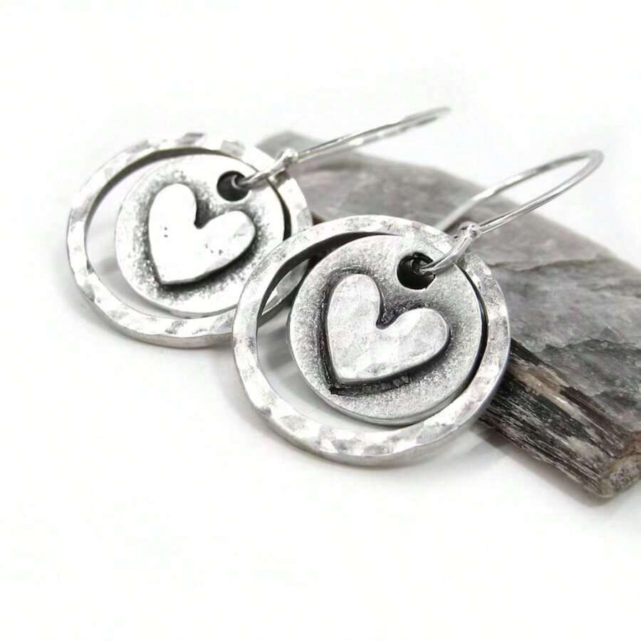 Un anillo y pendientes con forma de corazón plateado vintage con estilo bohemio, perfectos para uso diario y de, como regalo y joyería exquisita para adolescentes - Plata antigua - Ver 1
