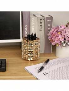 Bộ 1 món - Giá đỡ cọ trang điểm bằng pha lê, kệ đựng cọ trang điểm, giá để cọ trang điểm bằng pha lê, hộp đựng mỹ phẩm bằng thủy tinh pha lê tròn kiểu Châu Âu. Thích hợp để đựng bút kẻ mắt, bút kẻ lông mày, cọ trang điểm và các dụng cụ trang điểm. Lý tưởng cho phòng tắm, phòng ngủ hoặc bàn làm việc. Là món quà ngày lễ hoàn hảo cho gia đình và bạn bè. Thích hợp làm quà tặng ngày lễ hoặc quà Giáng sinh cho người thân yêu. - Nhiều màu - Xem 7