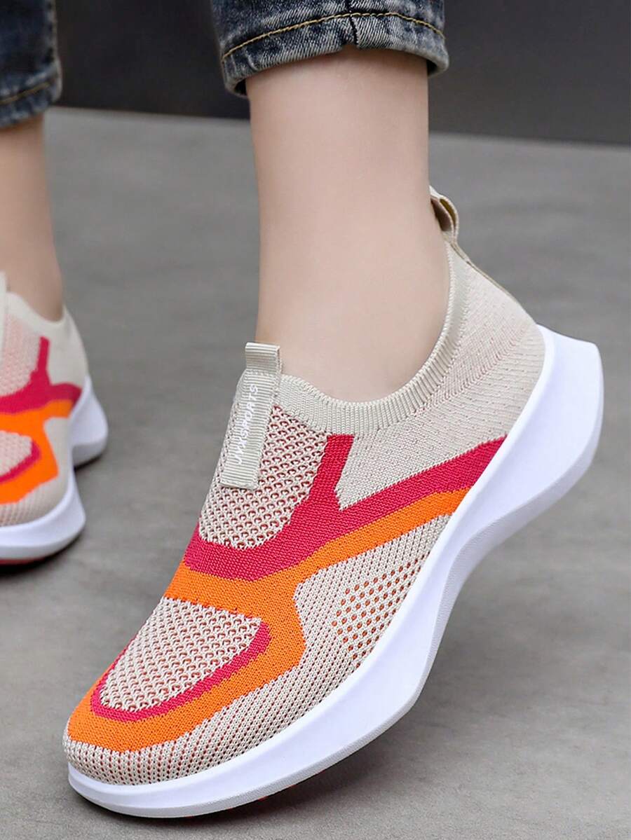 女士针织套脚运动鞋，透气网面步行鞋，米色配粉色和橙色图案，轻便休闲运动鞋 - 咖色 - 查看 1