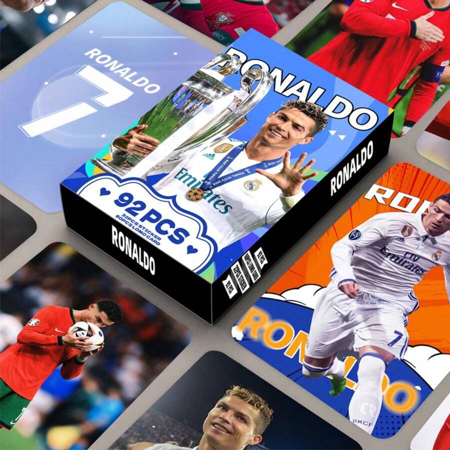 Set di 92 adesivi e cartoline fotografiche ad alta definizione a tema C Ronaldo, cartoline fotografiche LOMO da collezione della stella del calcio, merchandising di supporto per i fan, adatto per i molteplici look classici delle partite di C Ronaldo, carta patinata ad alta definizione senza filigrana, adesivi impermeabili e resistenti ai graffi senza residui, adatto per la collezione di album di cartoline, decorazione di planner, custodie per telefoni, bagagli, adesivi per borracce, regali di compleanno e festività, oggetti da collezione commemorativi per i fan - Pezzo unico - Visualizzare 1