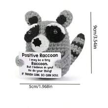 1 pieza Decoración de mapache tejida a ganchillo, regalo inspirador para amigos, compañeros de trabajo, novia, cumpleaños, Navidad - Multicolor - Ver 7