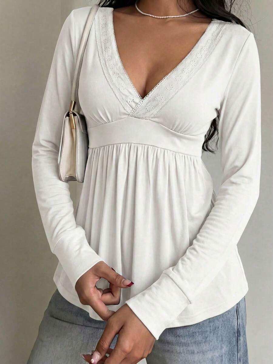 阳光少女风女士夏季Y2K街头风约会休闲家居服，白色深V领性感收腰修身针织长袖上衣