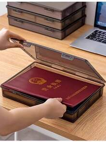 1 hộp đựng bằng nhựa đen trong suốt dung tích lớn, thích hợp để đựng bút chì, bút chì màu, thước kẻ, băng dính, tài liệu, chứng chỉ và các dụng cụ, hồ sơ khác. Lý tưởng cho văn phòng, ký túc xá trường học và bàn làm việc tại nhà. - Màu đen trong suốt - Xem 7