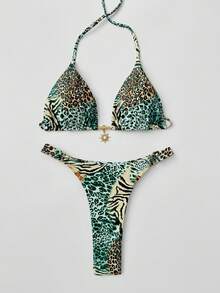 Bộ bikini đi biển nữ 2026, kiểu buộc dây cổ sau hở lưng, thiết kế họa tiết da báo bất đối xứng, trang trí mặt dây chuyền hình mặt trời bằng kim loại, bikini hai mảnh thanh lịch phù hợp cho kỳ nghỉ hè ở bãi biển và tiệc bãi biển. - màu xanh lá - Xem 2