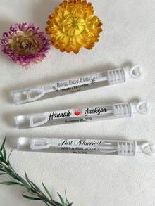 Nhãn dán chai bong bóng cưới tùy chỉnh - Nhãn "Ông & Bà" cá nhân hóa cho tiệc cô dâu, tiệc chia tay cưới, quà tặng tiệc. Nhãn dán bong bóng cưới cá nhân hóa - Nhãn tên và ngày tháng tùy chỉnh cho que thổi bong bóng, quà tặng tiệc cưới, trang trí "Mới cưới". Nhãn quà tặng cưới cá nhân hóa cho "Ông & Bà", tiệc đính hôn, trang trí tiệc chia tay cưới. - Nhiều màu - Xem 2