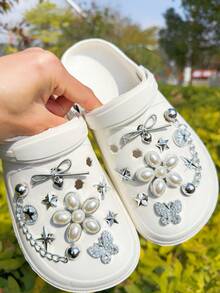 18 piezas Juego de decoración de zapatos DIY, Adornos florales de perlas vintage para zapatos, Accesorios desmontables con cadena de mariposa y estrella, Adecuado para zuecos, sandalias, pantuflas, regalo de fiesta DIY - Plateado - Ver 7