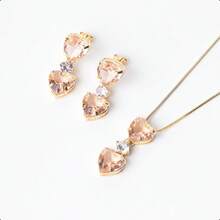 Luxury Gold Semi-Jewelry Kit With Earring, Chain And Double Heart Pendant In Stone And Round Zirconia – 18k Gold Plated - 桃 - 查看 6