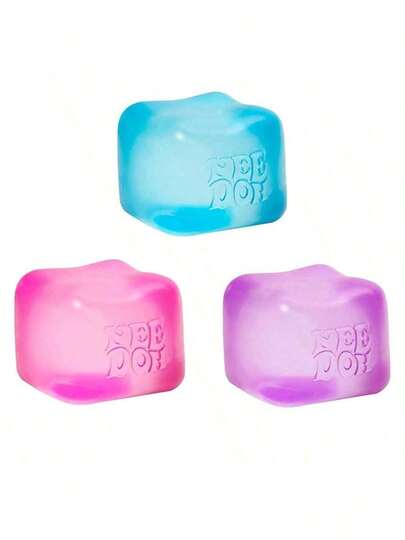 这款感官挤压魔方玩具——减压挤压球，是一款可随时缓解焦虑的手持桌面玩具，适合教室、户外和办公室等场所使用。它是桌面装饰、课堂奖励、派对礼物和节日礼品的完美之选！