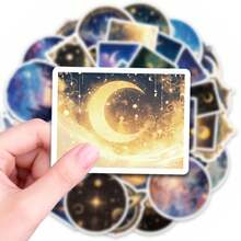 50张星空月亮主题贴纸，色彩鲜艳的宇宙太阳和星系主题防水乙烯基贴纸，适用于水瓶、笔记本电脑、日记本、滑板、手机壳等，是太空爱好者、梦想家和创意人士个性化日常用品、装饰计划本、笔记本和DIY手工项目的理想之选。星空艺术贴纸适合成人、青少年以及所有热爱宇宙、星空和梦幻设计的人。经久耐用，易于粘贴，室内外均可使用。趣味贴纸，可用于Kindle、剪贴簿、笔记本电脑等。 - A - 查看 3