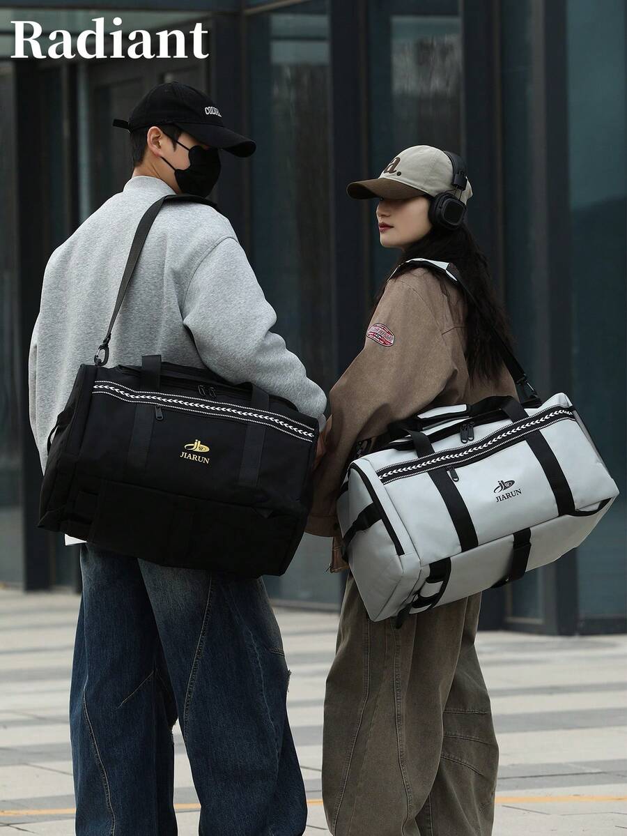 1个多功能大容量健身背包，带干湿分离隔层、隐藏式肩带和拉杆，青春时尚风格，适合短途旅行和都市探险，兼具现代运动气息，可作旅行包、行李包、手提包、登机包、周末包，轻便耐用，是户外度假必备的夏季旅行用品。