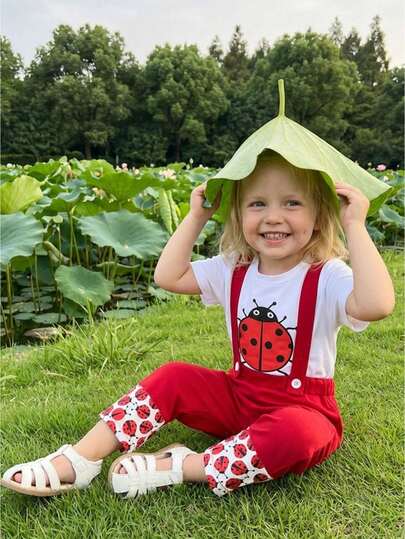 Conjunto de 2 piezas de ropa de verano para niñas y niños pequeños, con cuello redondo, manga corta, estampado de mariquita y pantalones con tirantes y cintura elástica.