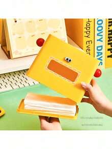 这款实用二合一纸巾盒顶部配有手机支架，非常适合在客厅、卧室或办公桌上收纳纸巾。它适用于客厅、餐厅、家居装饰，也是圣诞节或节日礼物的理想之选。北欧风和乡村风家居装饰的必备单品。 - 彩色 - 查看 8