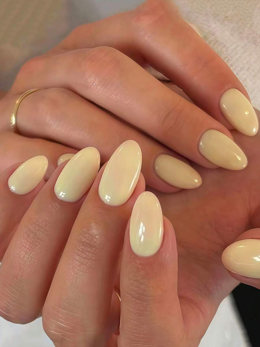 Bộ 24 móng giả hình hạnh nhân, màu vàng nhạt tối giản, che phủ toàn bộ móng, phù hợp cho nữ và bé gái dự tiệc mùa xuân/hè, công sở, sử dụng hàng ngày. Bao gồm 1 tờ decal dán móng và 1 dũa móng mini. Màu sắc được giao ngẫu nhiên. - Màu vàng - Xem 1