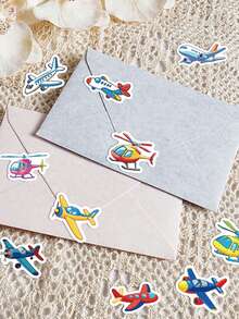 Rolo com 500 adesivos de avião de desenho animado. Adesivos autoadesivos divertidos, ideais para material escolar, álbuns de recortes, skates, agendas, guitarras, envelopes, presentes de Natal, decoração, Kindle, materiais para scrapbook e laptops. - 500 unidades/rolo - Ver 3