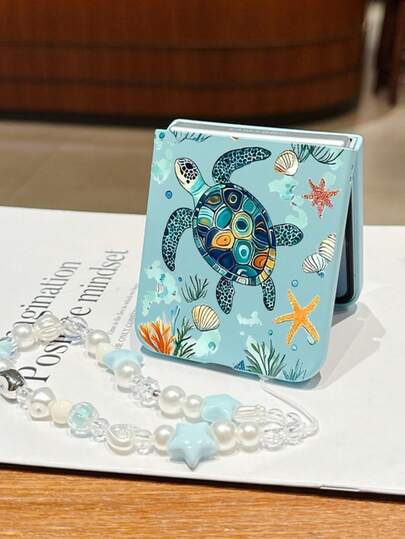 1pc Fashionable And Minimalist Skin Feel PC Material Cute And Minimalist Turtle Sea Bottom Ocean Element Folding Phone Case, Paired With The Same Color Bracelet, Can Protect And Prevent Falling For: SamsungGalaxy Zflip 3/Zflip 4/Zflip 5/Zflip 6/Zflip 7/ Find N3 Flip/ Razr 50 Ultra/ Razr 60 Ultra/ Razr 60/ Razr 50/XiaomiMIX Flip/Galaxy Z Flip7 FE