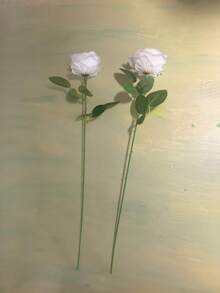 单枝仿真玫瑰婚礼花卉装饰假花，适用于家居和客厅装饰，丝绸花，人造花。适合家居装饰、婚礼花束中心装饰和办公室布置。 - 彩色 - 查看 15