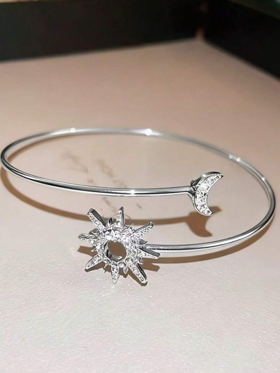 1pc Romantic Heart-Shaped Jewelry, Suitable For Gifts, Daily Wear And Holidays - Silver - View 1