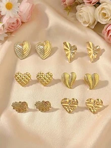 三对金色不锈钢耳钉(款式随机)——纹理心形、不对称几何图案、树叶造型,简约时尚,专为女性打造。这些时尚独特的耳钉采用低过敏性材质,适合日常佩戴,也是情人节、生日、母亲节、感恩节或假期送礼的理想之选。这些时尚首饰适合女性和女孩,也适合婚礼等场合。引人注目的金色不锈钢饰品,百搭的休闲装扮配饰。 - 金色 - 查看 3