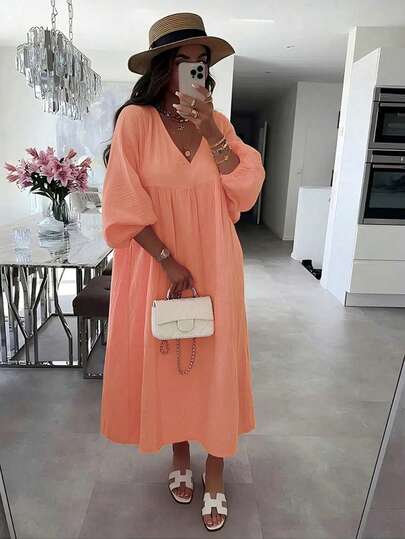 大码纯色拼接连衣裙，适合春夏度假穿着，优雅大方。