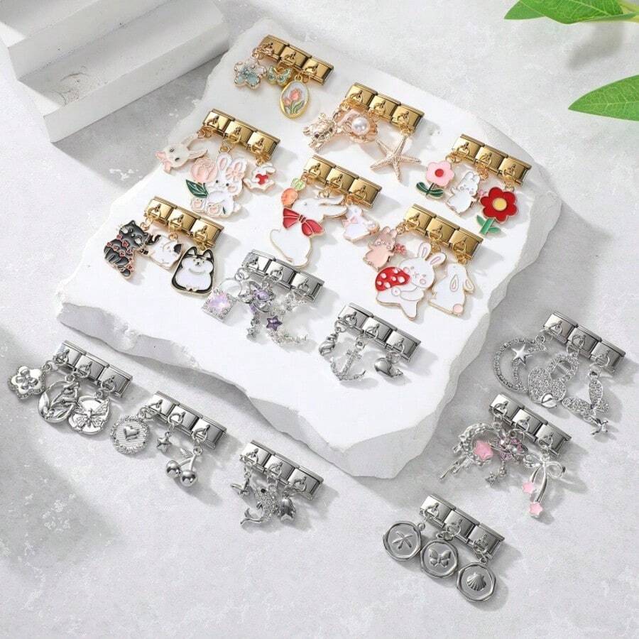 Bộ 3 vòng tay mặt dây chuyền tự lắp ráp, gồm các họa tiết trái tim, mặt trăng, bướm, hoa, thích hợp cho Giáng sinh, Năm mới, Halloween, Ngày Valentine, với thiết kế đính đá lấp lánh, phụ kiện không thể thiếu cho Giáng sinh & Halloween, sản phẩm địa phương, thiết thực & thời trang, phong cách Giáng sinh, thiết kế quyến rũ, trang sức thép không gỉ, đồ trang trí Giáng sinh, gợi ý trang phục dự tiệc, quà tặng Giáng sinh, phong cách đen thanh lịch, phụ kiện Halloween, thích hợp làm quà tặng dự tiệc cho bạn bè/gia đình/các cặp đôi. - M294055 - Xem 1