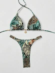 Bộ bikini đi biển nữ 2026, kiểu buộc dây cổ sau hở lưng, thiết kế họa tiết da báo bất đối xứng, trang trí mặt dây chuyền hình mặt trời bằng kim loại, bikini hai mảnh thanh lịch phù hợp cho kỳ nghỉ hè ở bãi biển và tiệc bãi biển. - màu xanh lá - Xem 3