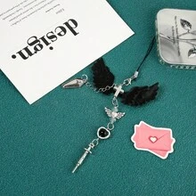 1条暗黑哥特风黑色天使翅膀手机挂绳，采用植绒黑色翅膀、金属十字架和棺材吊坠制成，饰有迷你注射器和天使翅膀，适合哥特、亚文化爱好者、Y2K美学、个性化出行、动漫展、朋克聚会等场合，设计独特，坚固防丢，释放暗黑病态浪漫氛围。 - 彩色 - 查看 5