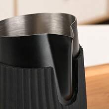 1件裝 白色或黑色 480ml 奶泡壺 矽膠杯套 咖啡杯 拿鐵奶泡壺 泡沫杯，咖啡機咖啡沖煮套組，不鏽鋼奶泡壺，卡布奇諾滴濾奶泡杯，牛奶蒸汽壺 - 彩色 - 查看 4