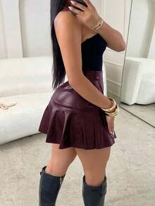 Falda mini de línea A de cuero de PU con volantes en el bajo, cierre invisible y estilo envolvente, tipo "Chica picante" de carnaval, vestido ajustado lindo para vacaciones y citas casuales, de verano - Fecha roja - Ver 2