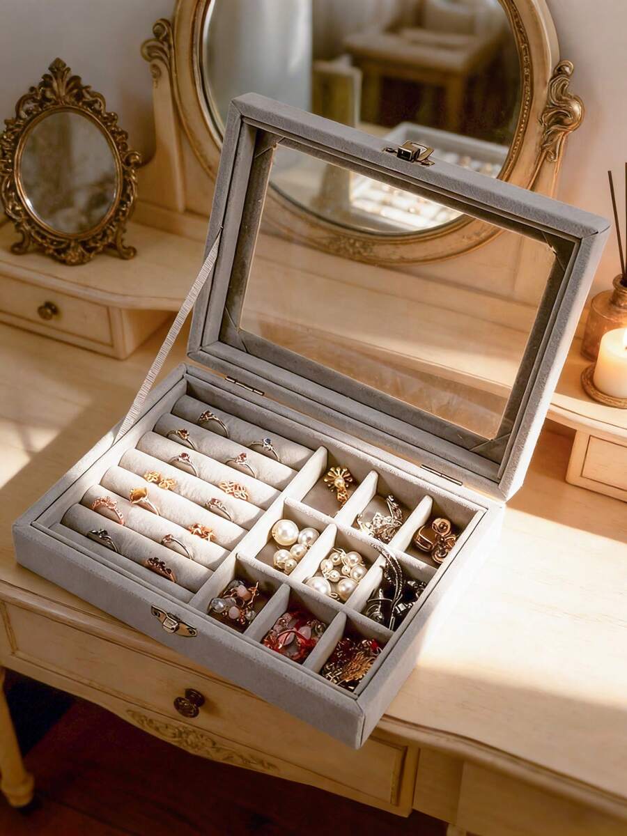 优雅天鹅绒首饰盒，透明盖设计，多隔层首饰收纳盒，可存放戒指、耳环、项链和手镯；高级梳妆托盘，内衬柔软，配有安全扣；是邮轮旅行、居家梳妆的理想之选；节省空间，防尘；完美收纳和展示您的珠宝收藏；是女士和女孩的理想梳妆配件。 - 查看 1