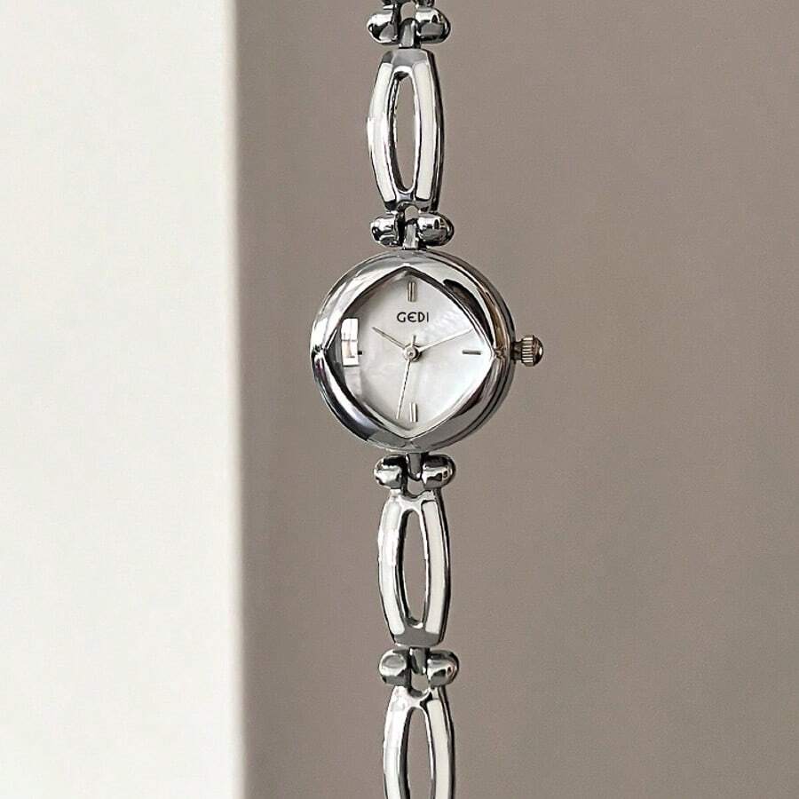 1pc Vintage Rhinestone Oval Wristwatch, Bee & Fish Pendant Chain Strap, Luxury Versatile Ladies Small Gold Watch - Silver - View 1